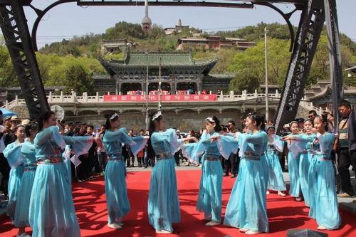 读唐诗成人大合唱视频,读唐诗成人大合唱视频赏析